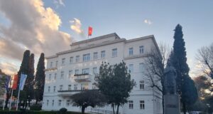 Жителите на Подгорица избират днес местен парламент