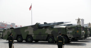 Китайската армия изстреля междуконтинентална балистична ракета над Тихия океан