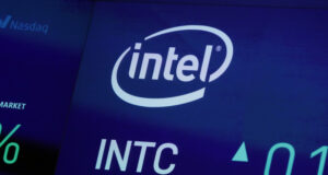 Компанията "Интел" може да бъде извадена от борсовия индекс Дау Джоунс, посочват анализатори