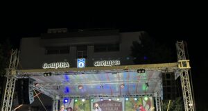 Концерт на групите D2 и "Апогей“ зарадва жителите на Свищов и гостите на града в първата вечер на „Свищовски лозници“