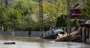 Лошо време с порои и бури се очаква в Румъния през уикенда; властите се опасяват от нови наводнения
