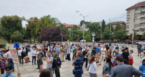 Граждани организираха шествие чрез социалните мрежи