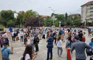 Граждани организираха шествие чрез социалните мрежи