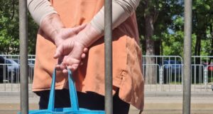 Над половината от българите печелят точно колкото да покрият месечните си разходи, според проучване