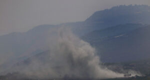 Пушек се издига над район в Южен Ливан