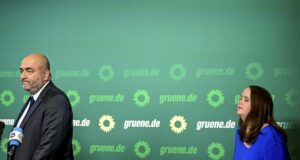 ОБЗОР
                                                                                                Поредният изборен провал предизвика нови сътресения при германските Зелени