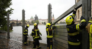 ОБНОВЕНА
                                                                                                Проливни дъждове причиниха наводнения в Чехия и Полша, бури оставиха без ток 60 000 чешки домакинства