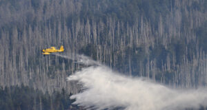 Огнеборци се надяват падналият в Северна Германия дъжд да им помогне в потушаването на планински пожар