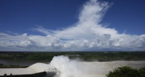 Парагвай - изобилие на ток, мини за криптовалута и "крадци на енергия"