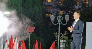 Подкрепата за гръцката опозиционна партия СИРИЗА се срина заради вътрешнопартийната криза