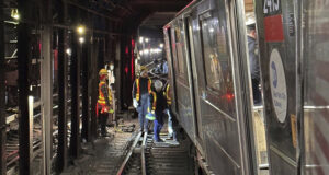 Полицията арестува тийнейджърка, подкарала влак на метрото в Ню Йорк за удоволствие
