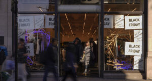 Продажбите на дребно във Великобритания през септември растат с най-бързия си темп от май