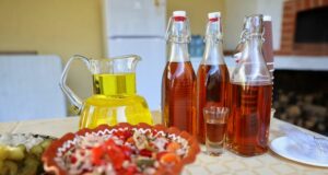 Румънски депутат иска да стимулира производството на ракия в домакинствата