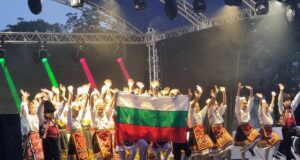 С фолклорен концерт и огнен спектакъл в Плевен продължи празничното честване на Независимостта на България