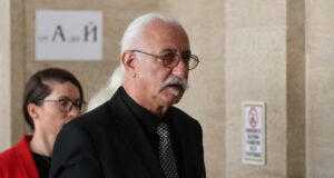 Според депутата Етиен Леви процесите на разпад на партиите са здравословни