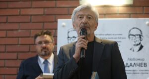 Стихове от Атанас Далчев прочете актьорът Ириней Константинов при откриването на паметна плоча на поета в Солун