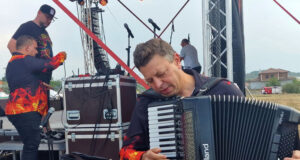 Сцената край с. Стамболово събра отново на надсвирване най-добрите сватбарски оркестри след десетилетие прекъсване