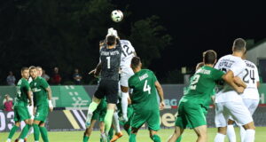 Трима футболисти на Берое се срещат с феновете на отбора