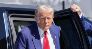 Тръмп е в безопасност след изстрели в близост до него