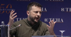 Украинският президент Володимир Зеленски обеща да обедини света за ответни действия срещу всеки, който помага на Русия