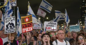 Хиляди демонстранти излязоха по улиците в Израел с искане за споразумение за освобождаване на заложниците, държани от „Хамас“