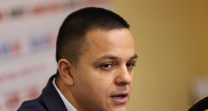 Цанко Цанков осъществи рекордното плуване на 100 километра в река Дунав