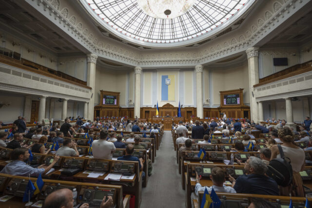 Върховна рада на Украйна прие закон за първото увеличение на данъците по време на война, заяви депутат