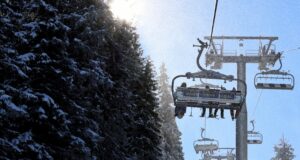 ДДС ставката от 9 процента за спортните съоръжения в планинските курорти, за ресторантите и за входящия туризъм трябва да остане, каза за БТА Румен Драганов