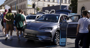 електромобил