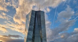 ЕЦБ има основания да намали още лихвените проценти, според Оли Рен