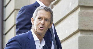 Израелският минен магнат Бени Щайнмец, осъден в Румъния за имотни измами, беше задържан в Атина