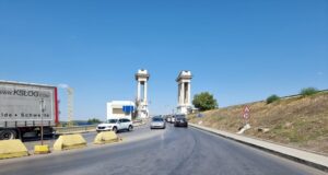 Интензивен е трафикът на граничните пунктове с Румъния "Кардам" и "Никопол" на изход за товарни автомобили