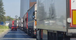 Интензивен е трафикът на някои от граничните пунктове с Румъния и Сърбия за товарни автомобили