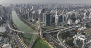 Кметът на Сао Пауло бе преизбран и победи представителя на левицата