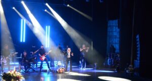 Лили Иванова изправи на крака публиката си в Кърджали