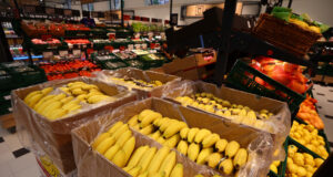 Минимално повишение на цените на някои основни хранителни стоки, плодове и зеленчуци на борсите у нас се отчита и през тази седмица, по данни на ДКСБТ