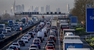 Младите хора остават привързани към автомобилите независимо от цената им, сочи проучване