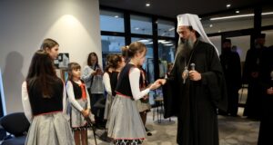 Моментът на милосърдие е важен за целия конкурс и кампания, каза патриарх Даниил за благотворителната изложба „Деца рисуват деца“