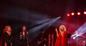 Моята борба е за 100% българска музика в ефира на БНТ и БНР, каза Силвия Кацарова на концерта си в Самоков