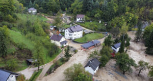 Най-малко 14 души загинаха при наводнения в Босна