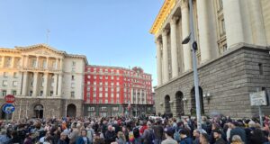 В триъгълника на властта се провежда протест „#Кой прегрупира главните прокурори“