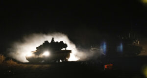 ОБНОВЕНА Израел съобщи, че пехотни и бронетанкови части се включват в сухопътната операция в Ливан