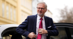 ОБНОВЕНА
                                                                                                Чешкото коалиционно правителство остава на власт, въпреки оттеглянето на една от партиите в него