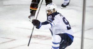 Отборът на Уинипег продължава победната си серия в НХЛ