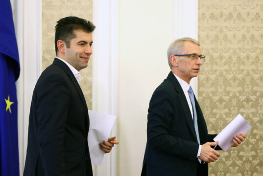 ПП-ДБ призоваха за „санитарен кордон“ около Пеевски и Ново начало Кирил Петков и Николай Денков