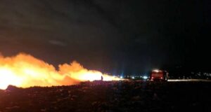 Пожар гори в депото на село Цалапица; екипи на пожарната овладяват пламъците