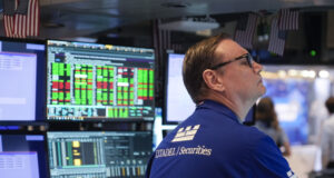 Седмицата на Уолстрийт приключи с рекорди на два от трите основни индекса