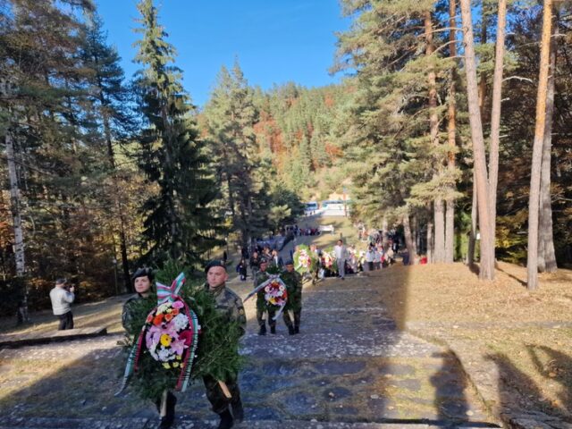 Смолянчани се поклониха пред подвига и саможертвата на героите, дали живота си за свободата на Смолян и Родопите