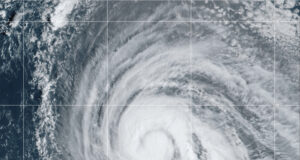 Тропическата буря "Лесли" вече е ураган в Атлантическия океан