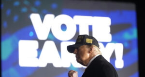 Тръмп остави присъстващите на свой митинг в Мичиган да го чакат часове на студа, за да запише подкаст с Джо Роугън